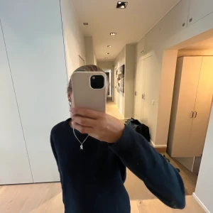 Cashmere tröja  - Intreskoll på denna jättesnygga 100% cashmere tröjan lite oklart vart den kommer från! 🥰