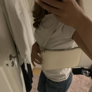 Väska -  säljer min väska som inte kommer till användning. Den är i fint skick 💕