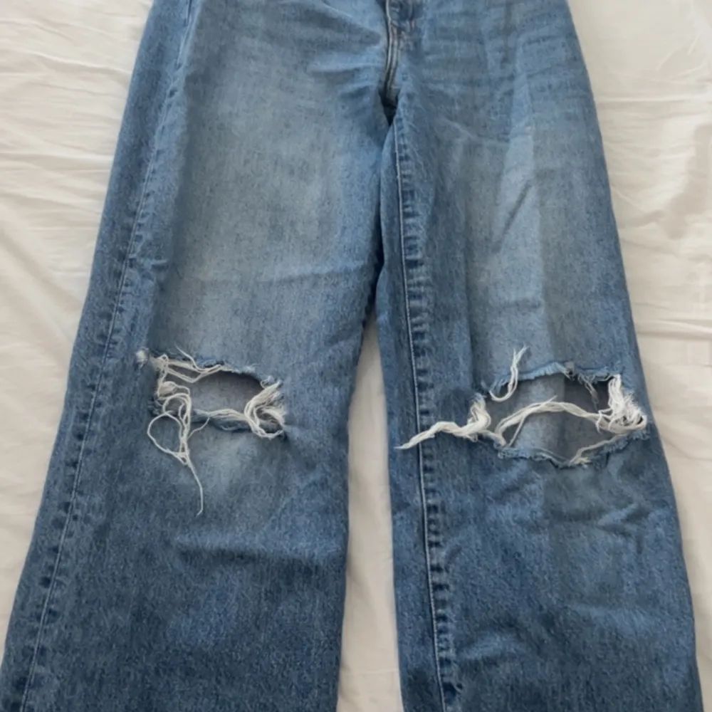 Använt någon gång, var lite för stor vid midjan. . Jeans & Byxor.