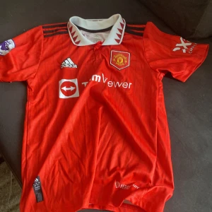Manchester United fotbolls tröja  - Köptes för 500