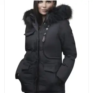 Säljer nu min fina hollies jacka, den perfekta vinterjackan. Köptes för 4500 men säljer för 2000 går att förhandla. Ser bra ut inga märken kom privat chatt för bilder på den