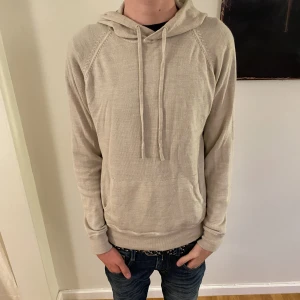 Hoodie 100% merinoull - Tja säljer en fet Luvtröja från bläck i 100% merinoull! Skick 10/10! Aldrig använd och utan fläckar eller defekter! Storlek M men passar mer som S!