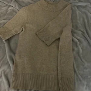 stickad t-shirt  - stickad mysig t shirt från vila!