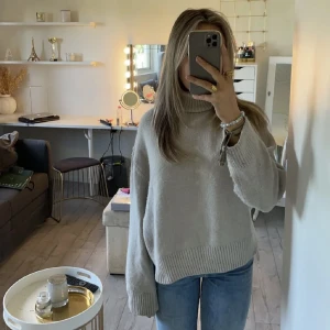 Stickad tröja - Säljer mig stickade tröja 💕💕