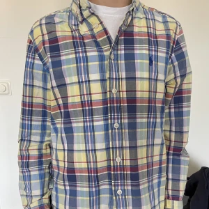 Ralph Lauren skjorta  - Rutig Ralph lauren skjorta stl M 10-12, skick 10-10 pris kan diskuteras 😉