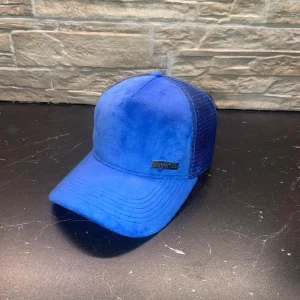 maggiore keps - maggiore keps nästan oanvänd av färgen blå. Onesize 