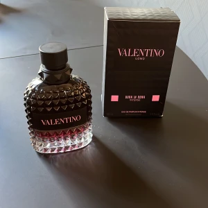 Valentino Born In Roma Uomo Intense edp - Oanvänd 100ml Valentino parfym. Oanvänd bara sprutad en gång för att testa.  