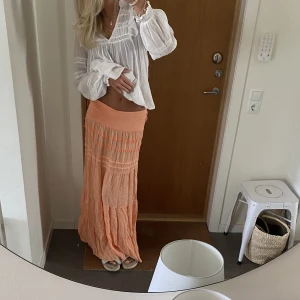 Långkjol  - Såå fin långkjol, denna har jag dock inte sytt själv utan köpt i en liten butik utomlands (står tyvärr inget märke i) jag är 175 lång 