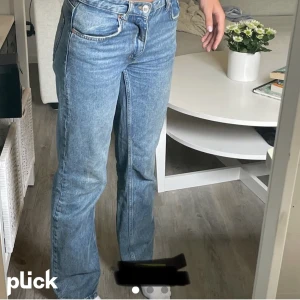 Zara Jeans  - Använder inte längre, + de är försmå för mig! Inga skador eller liknande!  Lånade bilder!  Stl 36 men skulle säga att de passar mer 34🤗