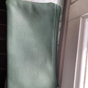 Necessär  - Liten necessär säljes. 