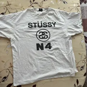 Comfortable, roomy, stylish Stüssy shortsleeved tee. Great condition. 100% cotton. Made in Mexico.