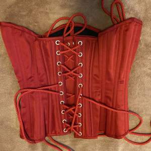 Red plain steel bones waist training tightlacing under corset 24” - M Corset made of red fabric with metal busk clasp and corset stiffened with 20 bones. 16 spiral steel bones and 4 steel flat bones near busk and lacing. Only worn once  