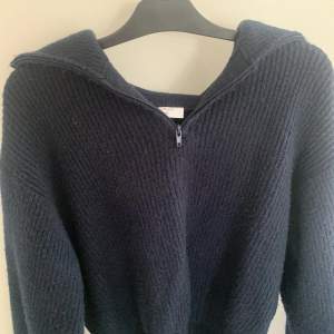 Säljer denna stickade tröjan från Grunt då den inte kommer till användning 💙  Nypris 499. 