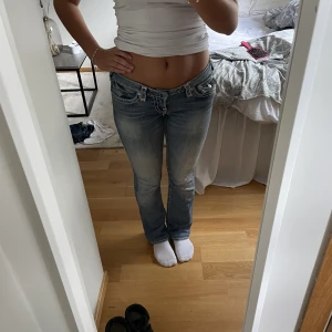 True religion jeans  - Säljer dessa jättefina ljusblå true religion jeans. Tryck gärna på köp nu!!!