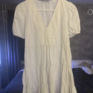 klänning - Så fin sommar klänning från zara❤️ inga defekter