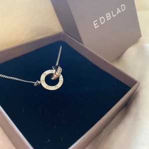 Edblad ”Ida Bracelet Mini Steel” - Säljer detta armband som endast är använt 1-2 gånger då jag råkat köpa ett identiskt. Armbandet är i äkta silver💘