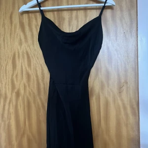 Klänning - Använd fåtal gånger, som ny  