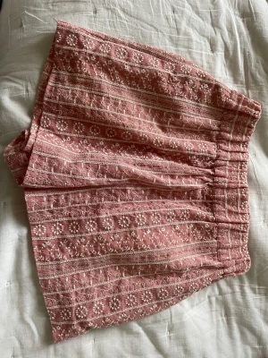 Super söta shorts - Super söta rosa shorts, aldrig använda. Skriv vid intresse!