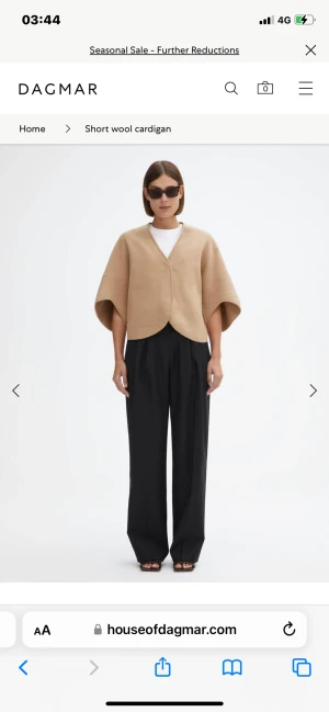 Dagmar kofta - Säljer denna kofta från Dagmar som nästan är helt oanvänd. Ordinarie pris ligger på 4000kr. Vid snabb affär kan pris diskuteras