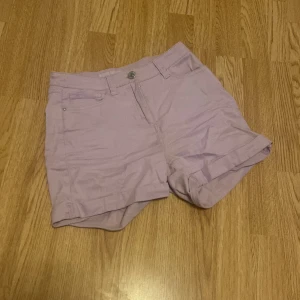 Shorts - Köpt från H&M  För små för mig! 