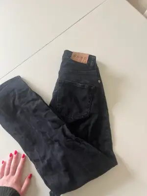Snygga jeans som tyvärr blivit för små 😢 Säljer för 50, frakt tillkommer 🤗