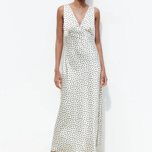 Ny klänning från ZARA! - Helt ny klänning med prislappar kvar! SÄLJS INTE LÄNGRE PÅ HEMSIDAN!