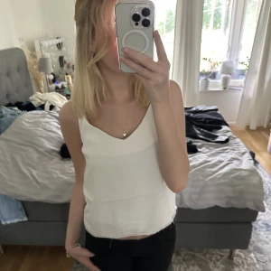 Linne - Säljer detta vita linne från märket stockh lm då de inte längre används💗