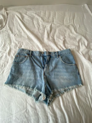 BDG/Urban outfitter shorts - Jättesnygga shorts ifrån BGD! Köpta på urban outfitters💘 förstora för mig då de är en storlek W30 då jag vanligtvis är W26🌸 funkar på någon som skulle ha W28 vanligtvis då de sitter snyggr baggy! Väldigt sköna och använda 1 gång! 
