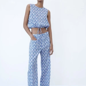 Blå set - Jättefint blått set från zara Ny pris: 808kr Mitt pris: 600kr Aldrig använt😍