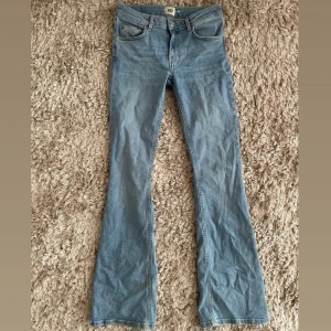 Lowwaisted bootcut jeans🩵 - Säljer ett par nya superfina Lågmidjade från lager i storlek S då de va lite långa för mig som är 165🩵använda en gång! 