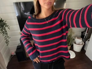 Randig stickad tröja  - Tröja från Lexington. Använd en gång! Den är avklippt från en klänning❤️ 