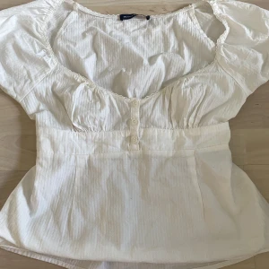 brandy melville topp! - jättesöt brandy melville topp! använd bara 1-2 ggr 💓