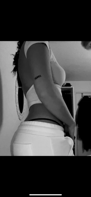 Rygglös t-shirt - Råkade beställa dubbletter. Oöppnade. Nyskick.