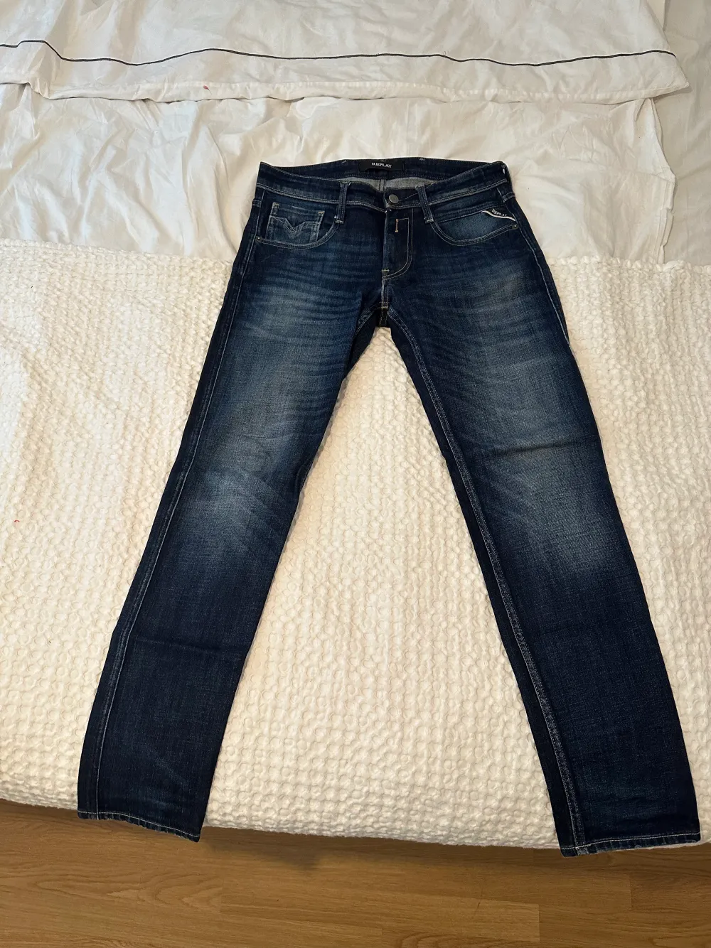 Endast använda några gånger då jag växte ur dem fort.. köptes för ca 3 år för ca 1300kr, har bara legat sen dess. Waist = 30 Length = 32. Jeans & Byxor.