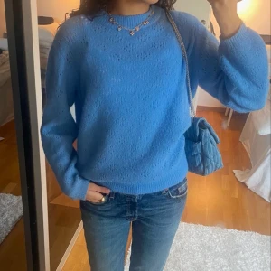 Blå stickad tröja  - Från mosh Copenhagen💙perfekt till sommaren 💙
