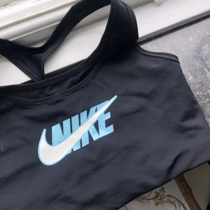 Nike sport-bh  - Nike sport-bh i storlek L. 