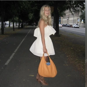 Hm klänning - Populär hm klänning! Storlek 36 Mycket bra skick   BUDA BARA OM DU SKA KÖPA!   