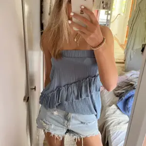 En fin off shoulder sommar topp som kan användas som kjol också. Endast testad, köpt här på plick❤️