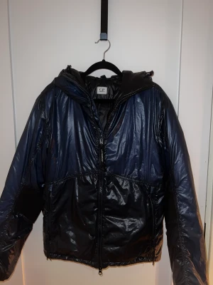 Cp company jacka - Cp company jacka som är beställd från Italien, knappt använd. Storlek 46/S