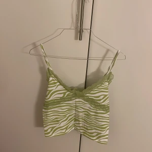 Y2k topp - Oanvänd linne med y2k vibe