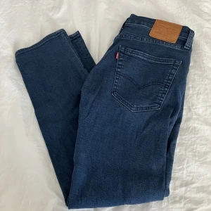 Levis jeans  - Fina Levis jeans , använda men väldigt fint skick. Säljer pga stt dom nu är fel storlek 