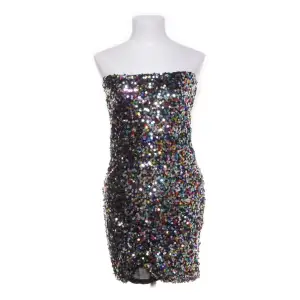 Jättefin glittrig klänning från sellpy 🪩