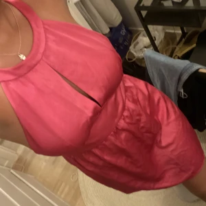 Klänning - Superfin sommarklänning från Zara med prislapp kvar, storlek L men passar s/m😍💕