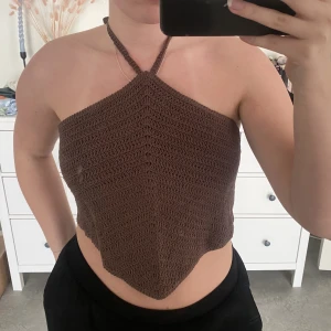 Topp  - Topp från Bikbok som aldrig använts. Knyts i nacken och i ryggen. 