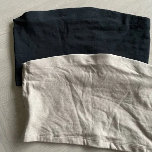 Toppar - Säljer två toppar 50kr för 1 och 80kr för båda. Den svarta är använd endast en gång ❣️