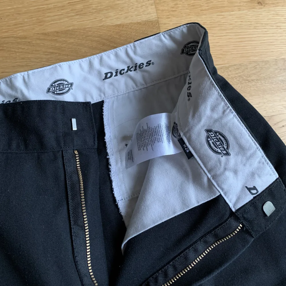 Helt nya dickies byxor, aldrig använda. Utsvängda. W/28. Jeans & Byxor.