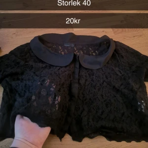 Topp - Genomskinlig topp från vero moda, i storlek 40 men är lite mindre i storleken 