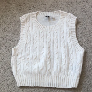 Väst - Vit väst från h&m som aldrig är använd