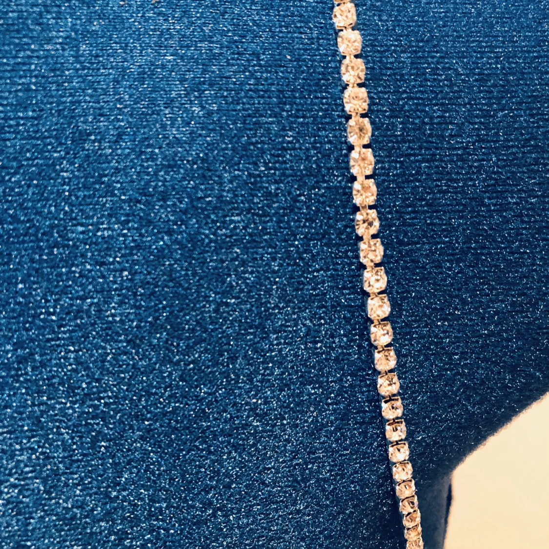 NY oanvänd klänning med strass-axelband  - 91