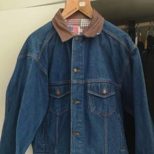 vintage denim jacket brown collar used Cropped look fits size S to M/L